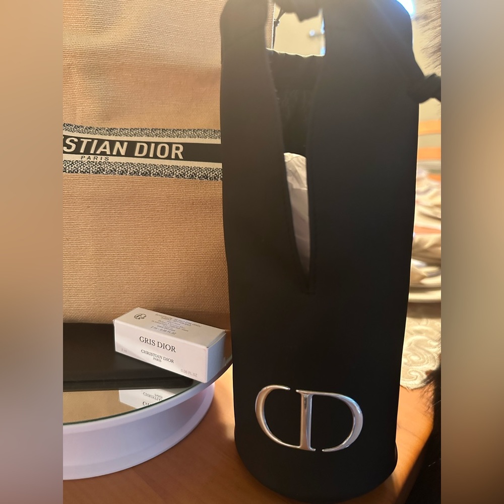 CHRISTIAN DIOR Bundle ( make up brush case/ drawstring bag/travel perfume! NWT! - Picture 2 of 6